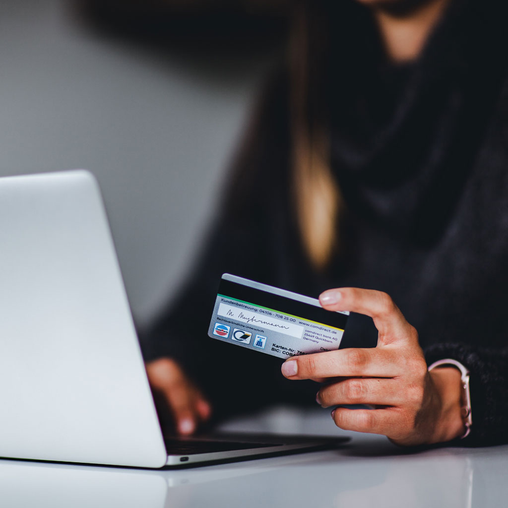 Client qui effectue un achat en ligne